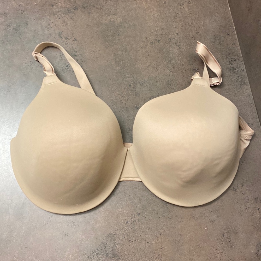 Warner’s 40D bra underwire and padded